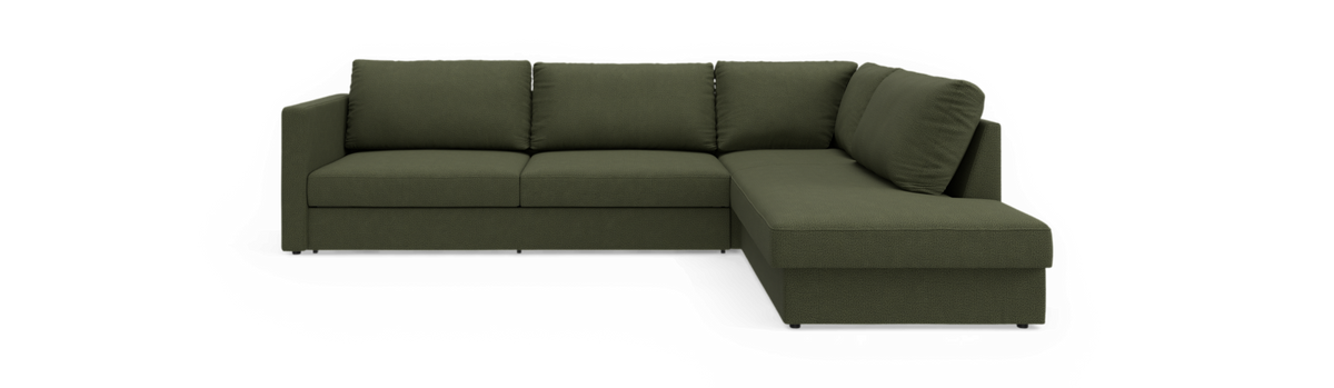Mørkegrøn L-formet hjørnesofa med chaiselong til højre, isoleret på sort baggrund.