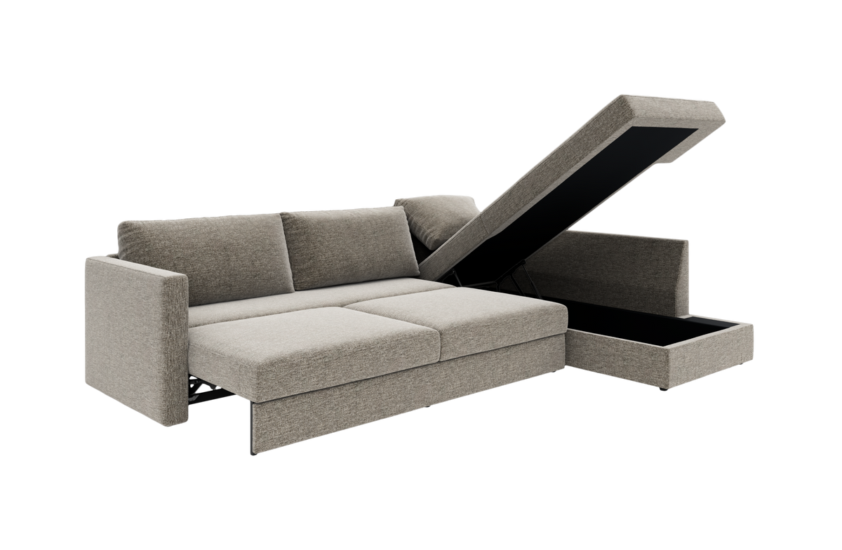 Beige hjørnesofa med åbnbar chaiselong med opbevaring, fritlagt.