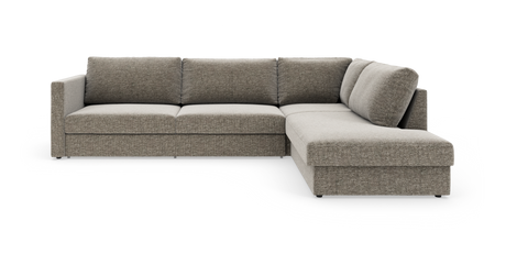 Hjørnesofa med chaiselong i højre side i beigegråt stof, fritstående på hvid studiobaggrund.
