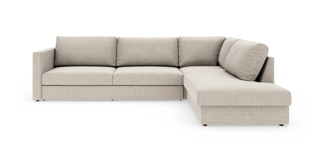 Beige L-formet hjørnesofa med højrevendt chaiselong, tre sæder og løse rygpuder, frilagt på hvid baggrund.