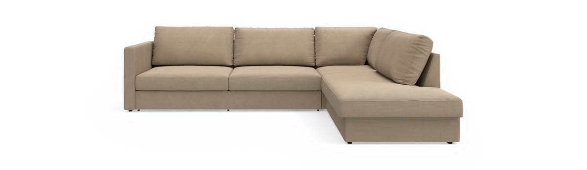 Beige L-formet hjørnesofa med højrevendt chaiselong og tre sæder, moderne og enkel.