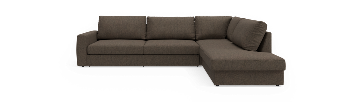Brun L‑formet hjørnesofa med chaiselong til højre på sort baggrund.