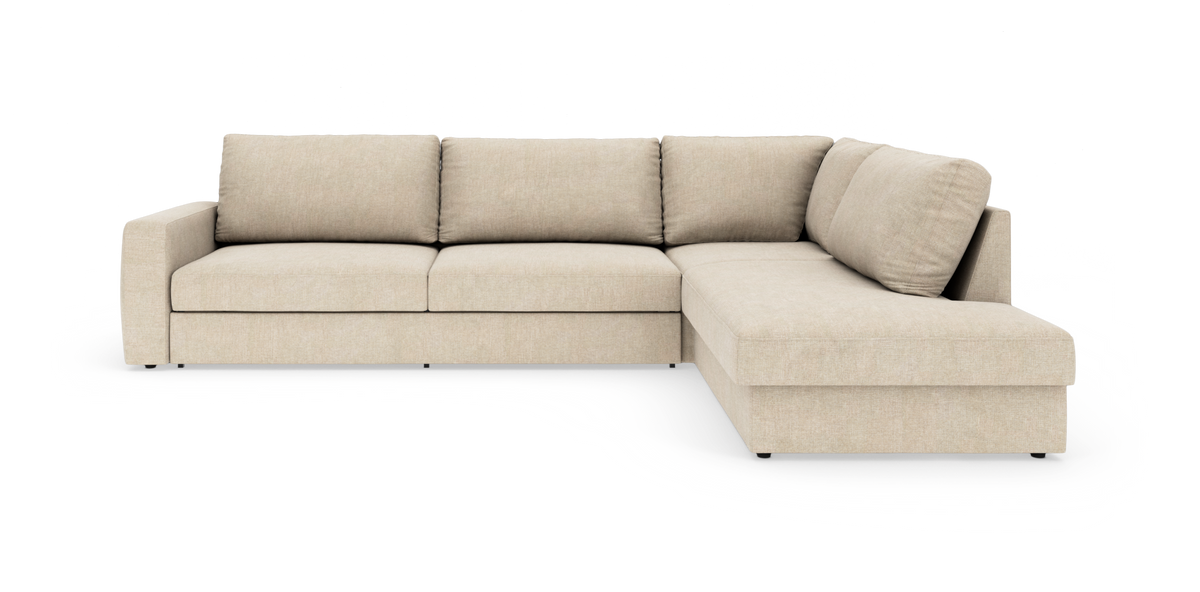Beige L‑formet hjørnesofa med chaiselong til højre, frilagt på hvid baggrund.