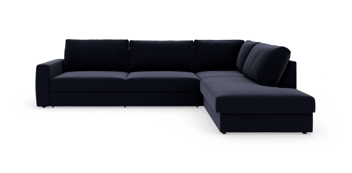 Mørkeblå L‑sofa med chaiselong til højre, frilagt på hvid baggrund.