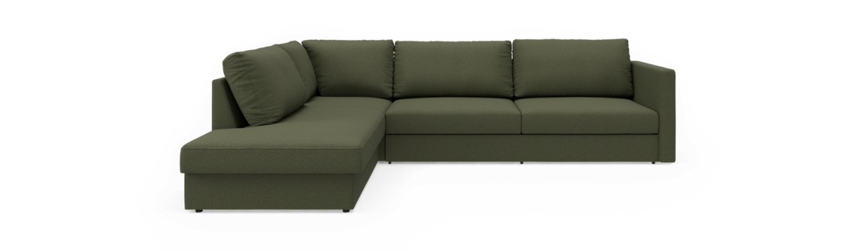 Grøn L‑sofa med chaiselong til venstre, moderne modulsofa med tre rygpuder og armlæn i højre side.