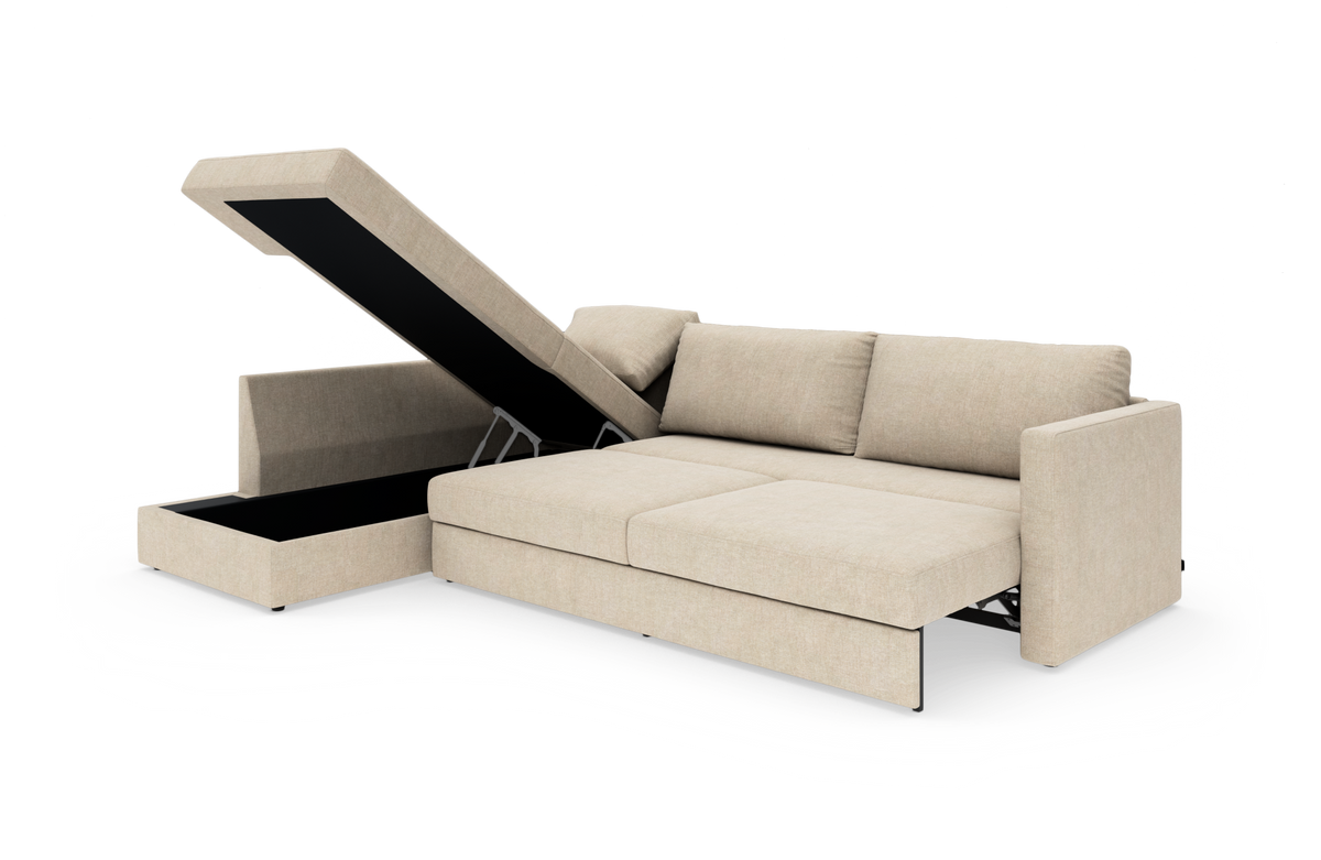 Beige sovesofa med chaiselong og åbent opbevaringsrum, vist i udslået sengeposition.