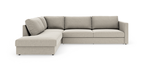 Beige hjørnesofa med venstrevendt chaiselong, polstret i stof med lige armlæn og fire ryghynder, frilagt på hvid baggrund.