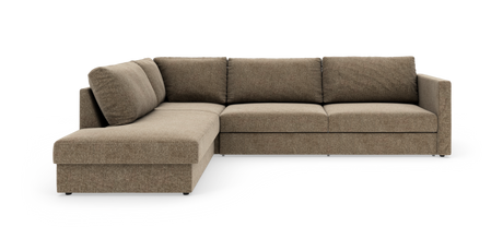 Brun L-formet hjørnesofa med venstrevendt chaiselong i stof, frilagt på hvid baggrund.