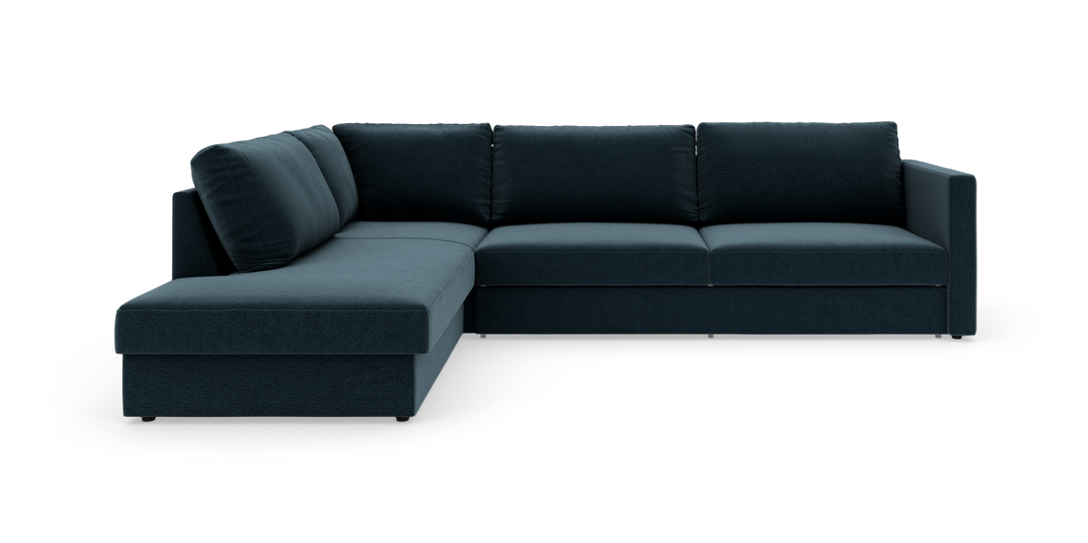 Mørkeblå L‑sofa med chaiselong til venstre, frilagt på hvid baggrund.