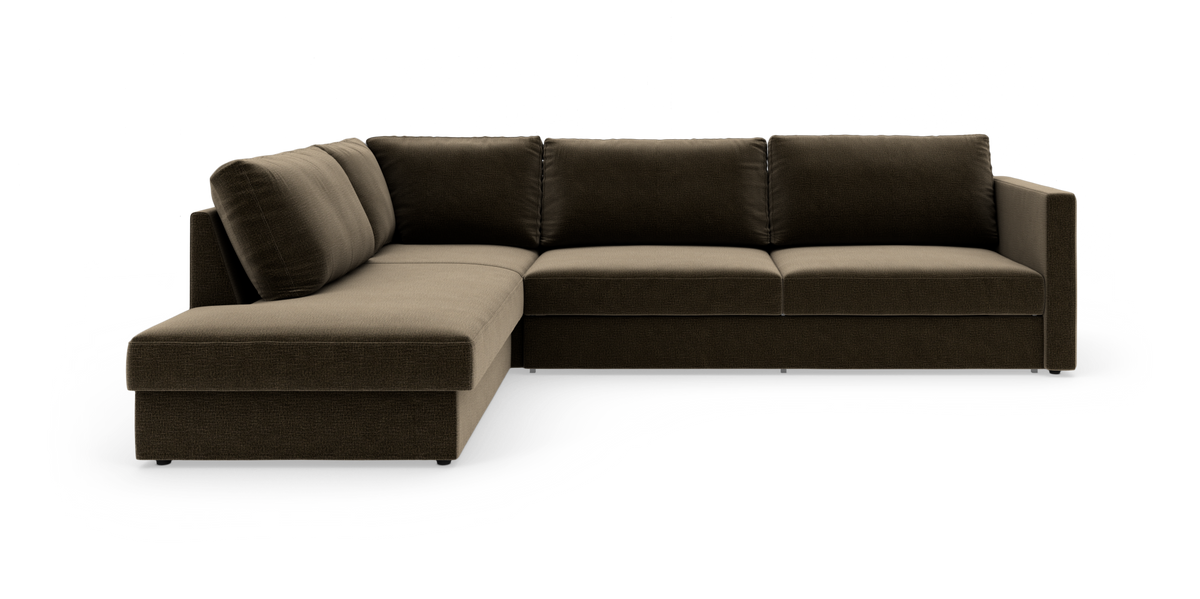 Hjørnesofa i stof med venstrevendt chaiselong, mørkebrun med beige sæde, frilagt på hvid baggrund.