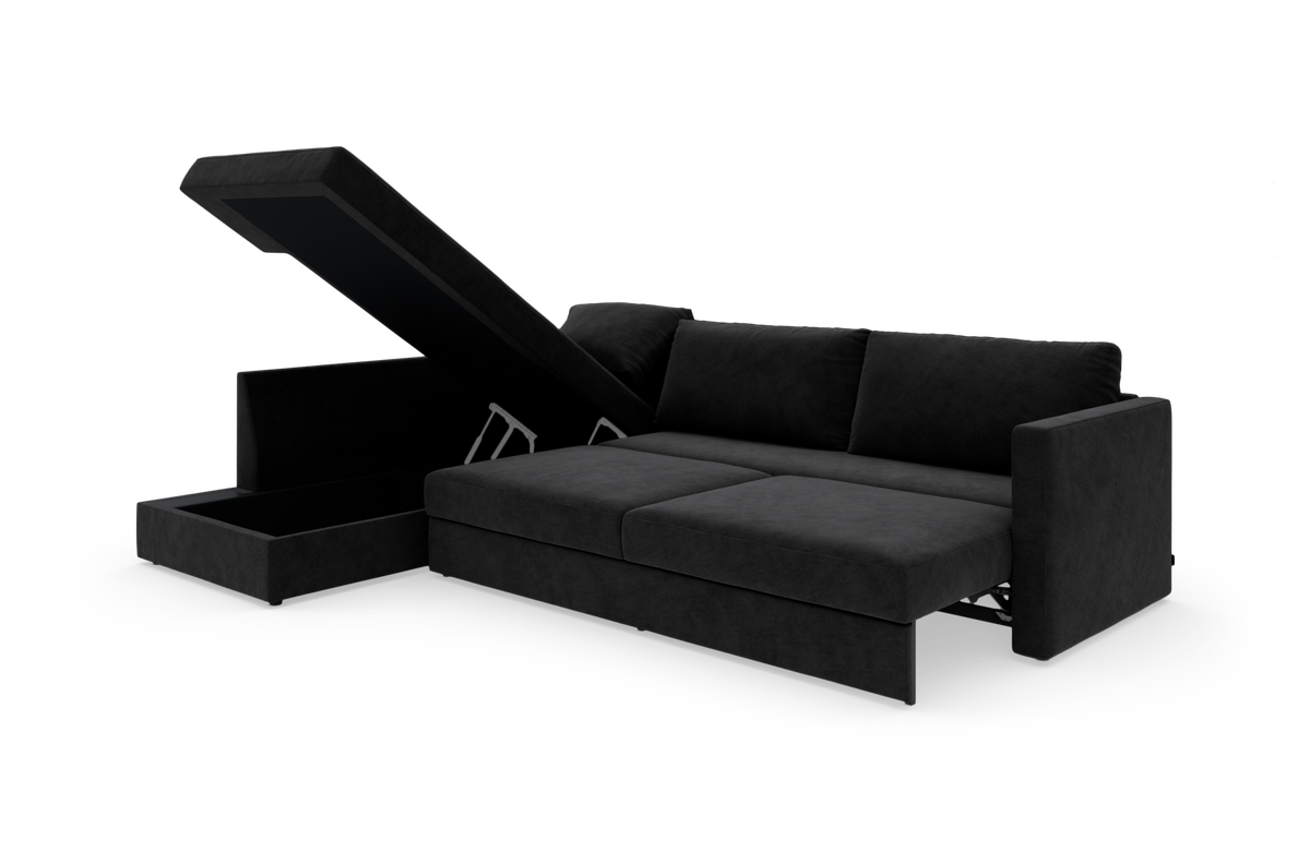 Sort hjørnesovesofa med opklappelig chaiselong med opbevaring, trukket ud til sengestilling mod hvid studiebaggrund.