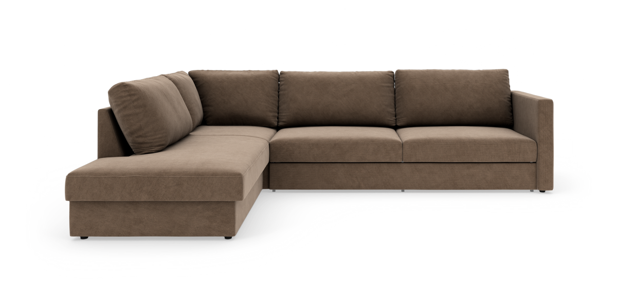Brun L-sofa med chaiselong til venstre i moderne, minimalistisk design på hvid frilægning.