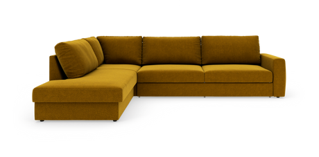 Sennepsgul L‑formet hjørnesofa med venstrevendt chaiselong i stof på hvid studiobaggrund.