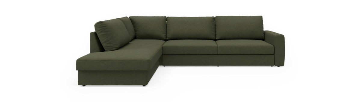 Grøn L-sofa med chaiselong til venstre, moderne modulsofa på sort baggrund.