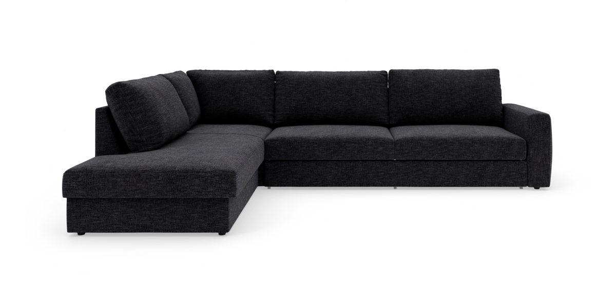 Mørkegrå L‑sofa med chaiselong til venstre på hvid studiebaggrund.