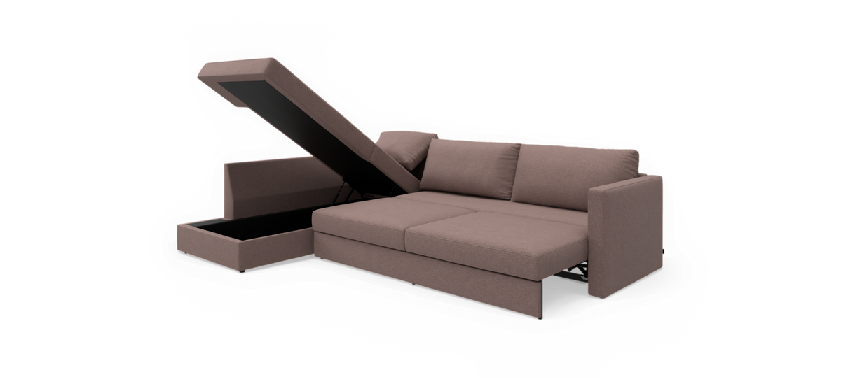 Brun stofsofa med chaiselong og åben opbevaring i chaiselongen, frilagt på hvid baggrund.