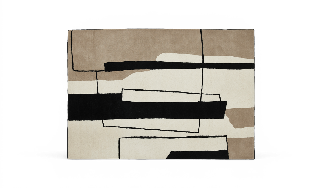 Tæppe med abstrakt geometrisk mønster i sort, beige og offwhite.