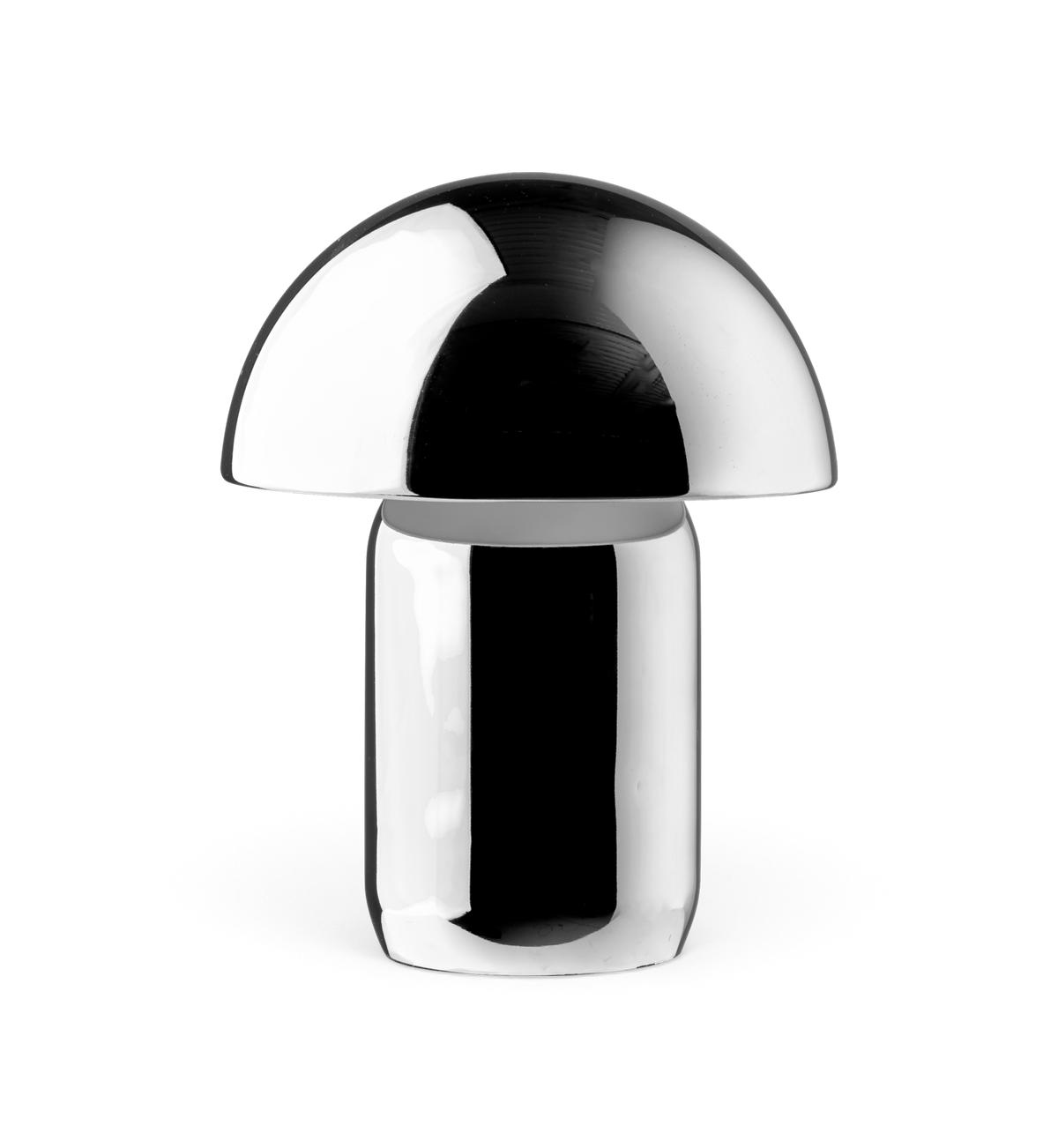 Kromfarvet svampeformet bordlampe på hvid baggrund.