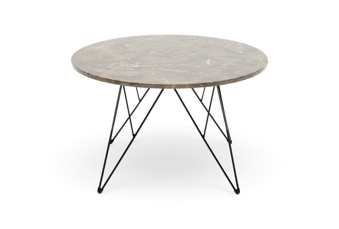 Rundt sofabord med grå marmorplade og sort metalstel i tråddesign.