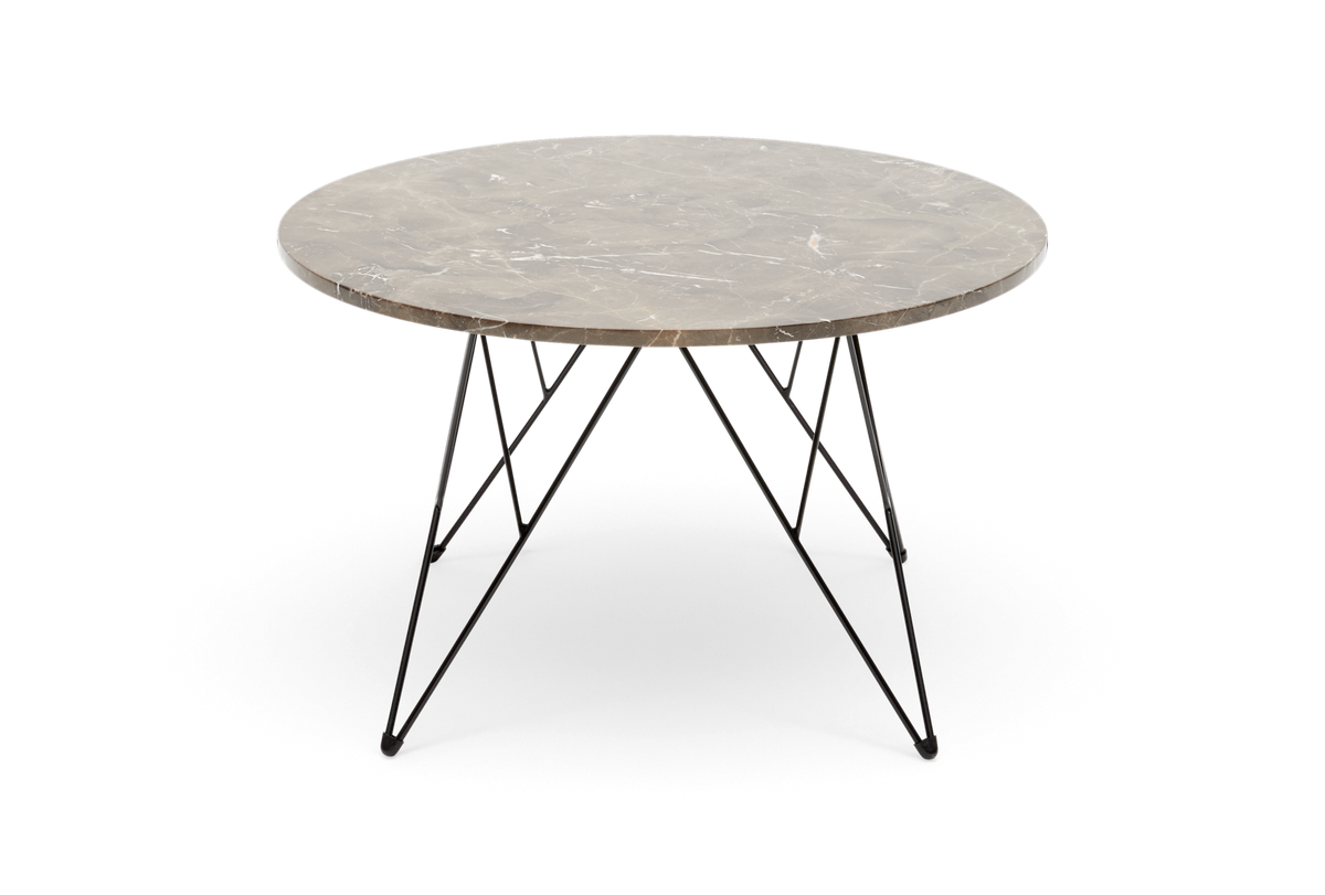 Rundt sofabord med grå marmorplade og sort metalstel i tråddesign.