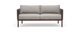 Beige 2-personers sofa med bløde puder og brun ramme, frontvisning på hvid baggrund.