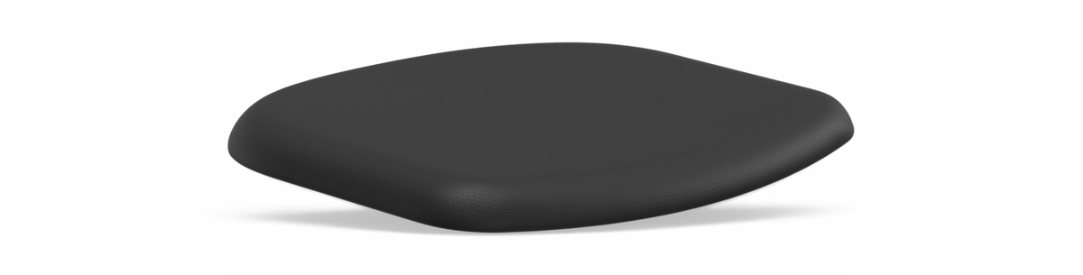 Mørkegrå ergonomisk sædepude i læderlook, vist centreret på sort baggrund.