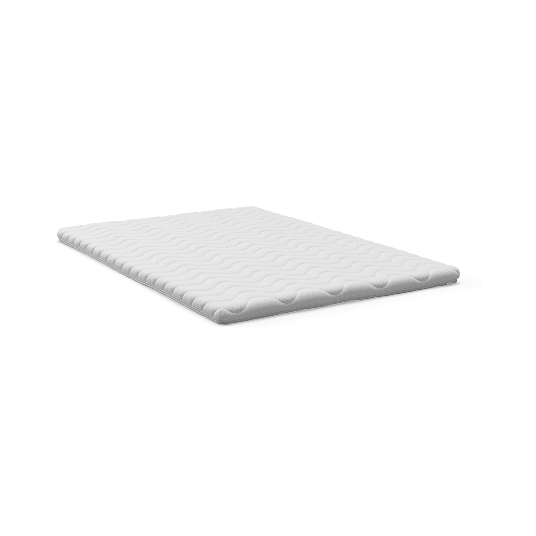 Hvid topmadras med bølget quiltning på hvid baggrund.