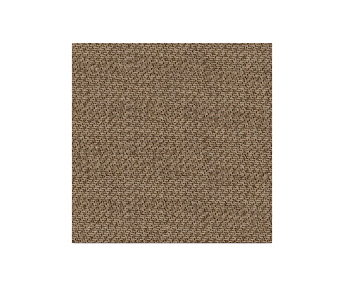 Beige vævet tekstilprøve med diskret diagonalt mønster på sort baggrund.