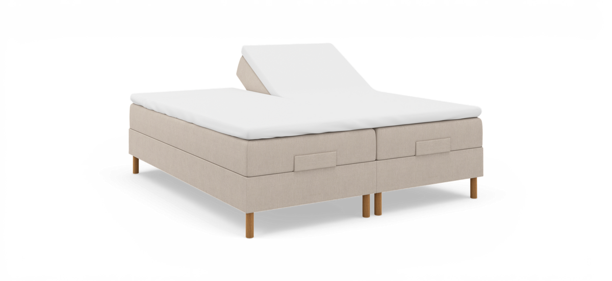 Beige justerbar kontinentalseng med hæve/sænke‑hovedende, hvid topmadras og træben, frilagt på hvid baggrund.