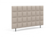 Beige polstret sengegavl med kvadratisk quiltning og slanke sorte ben.