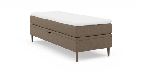 Enkel enkeltseng/boxmadras i beige polstret stof med hvid topmadras og slanke træben.
