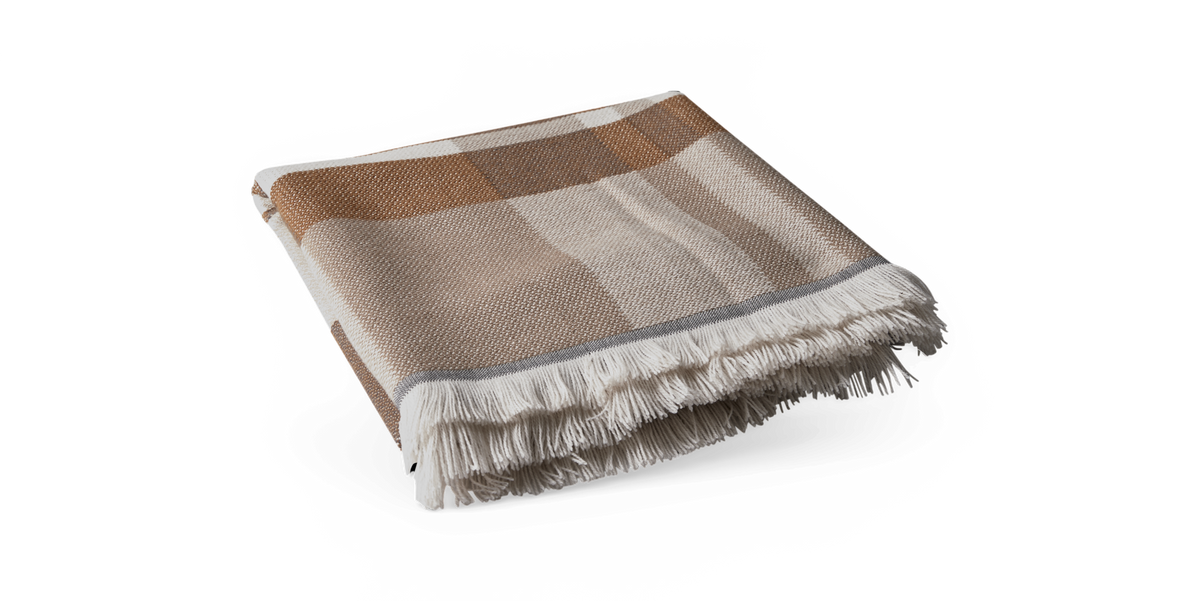 Sammenfoldet ternet plaid i beige og brune nuancer med frynset kant.