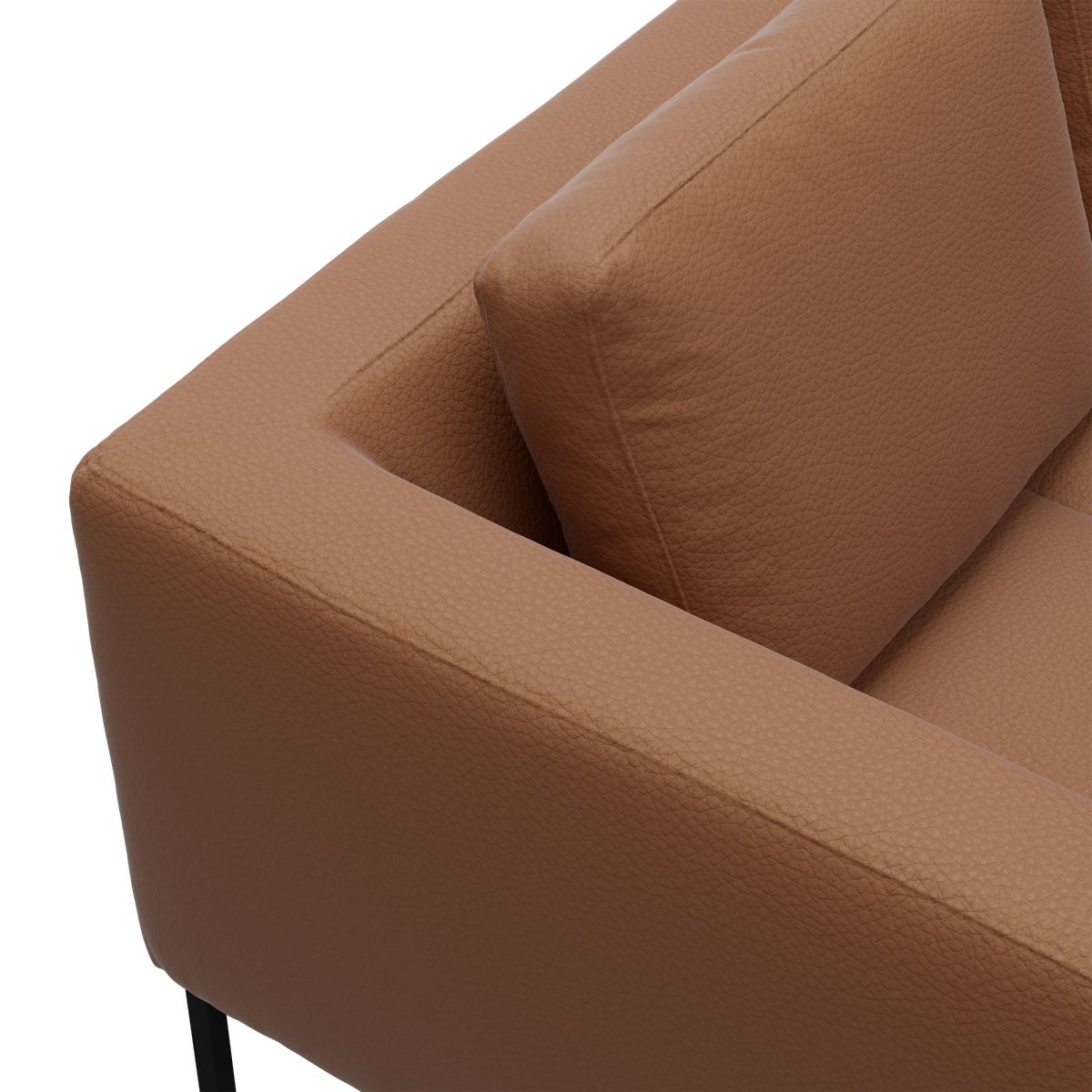 Nærbillede af brun lædersofa med pude og armlænets hjørne.