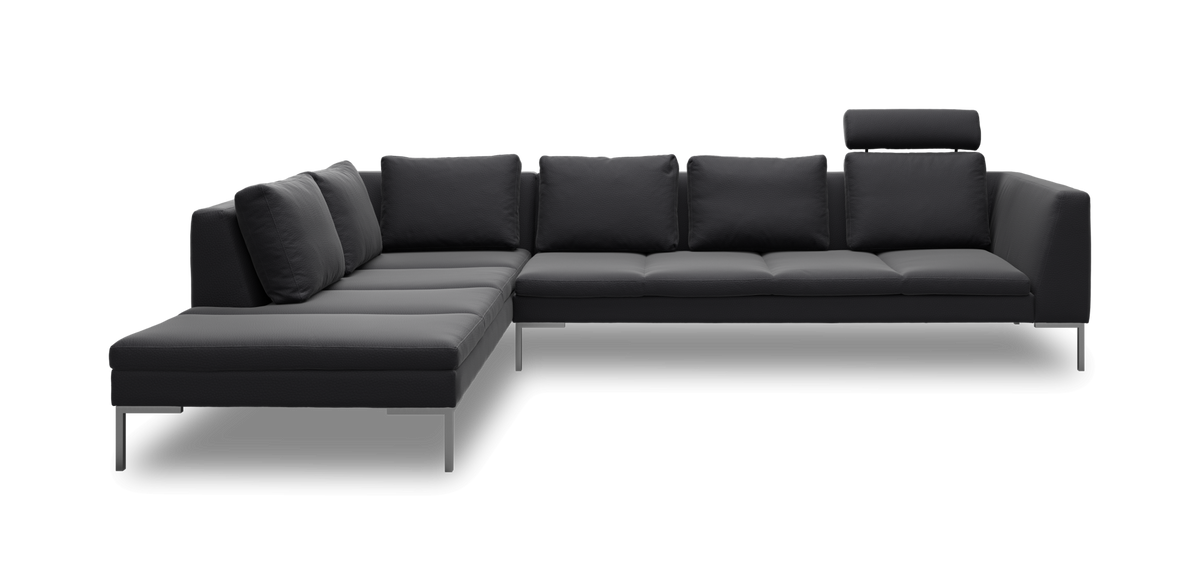 Mørkegrå L-formet modulsofa med metalben og et nakkestøtte, frilagt på sort baggrund.