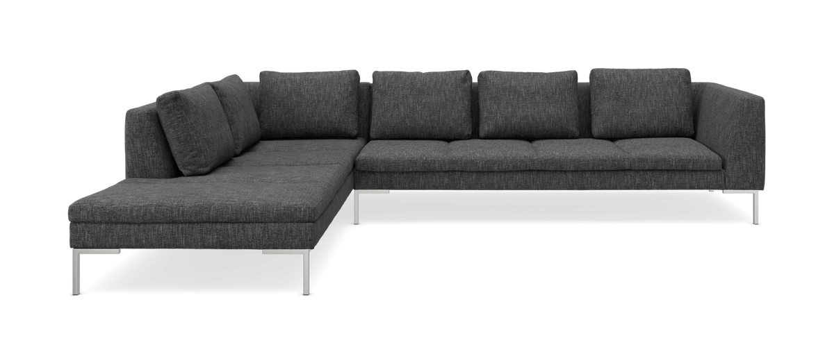 Mørkegrå hjørnesofa i stof med venstrevendt chaiselong og metalben.