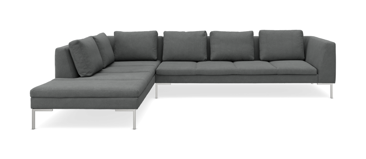 Grå L-formet modulsofa med metalben og løse ryghynder.