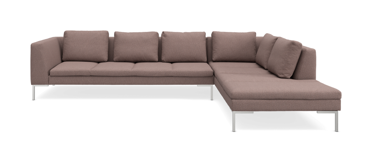 L‑formet modulsofa i brunrosé stof med metalben, fritlagt på hvid baggrund.