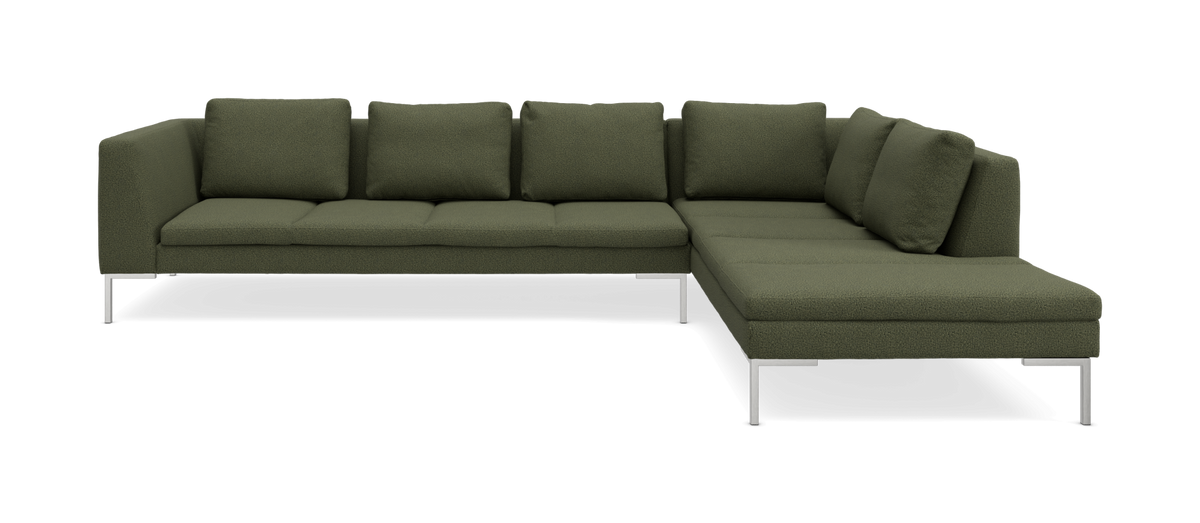Grøn L‑formet hjørnesofa med metalben og ryghynder.