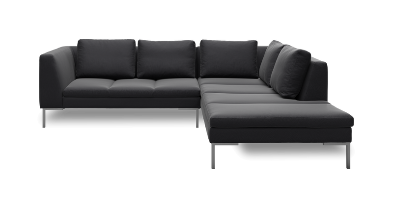 Mørkegrå L‑sofa med chaiselong til højre, løse ryghynder og slanke metalben._ps