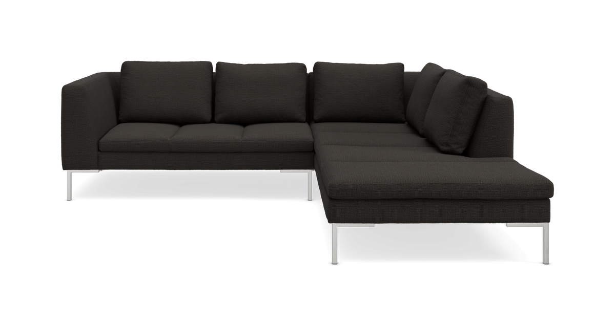 Mørk L-formet hjørnesofa med metalben.