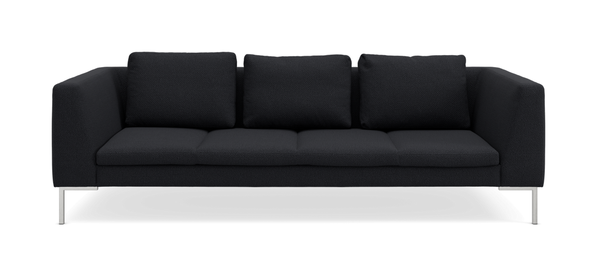 Sort tresæders sofa med metalben, frontvisning.
