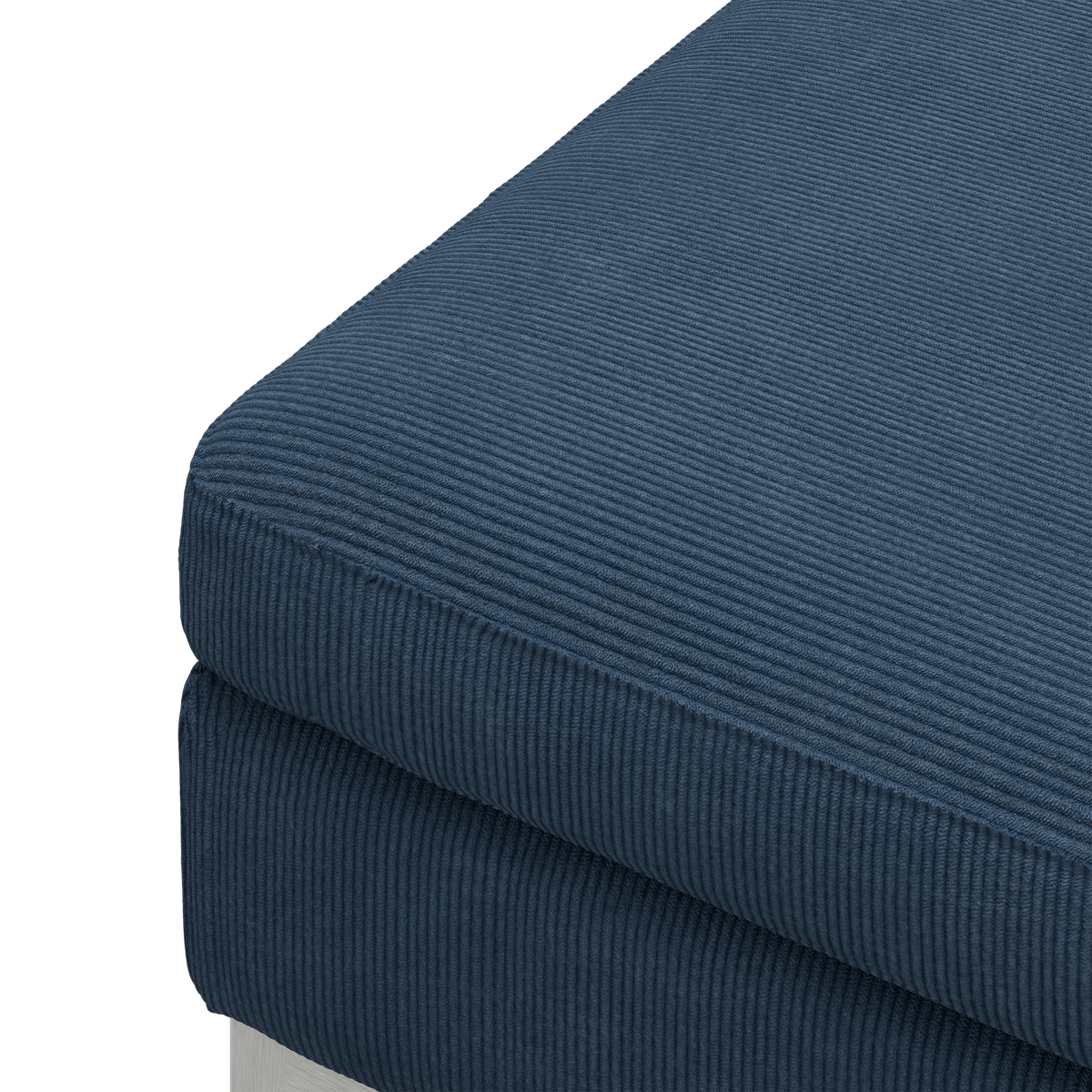 Nærbillede af blå riflede fløjls sofa-sædehynde ved et hjørne.