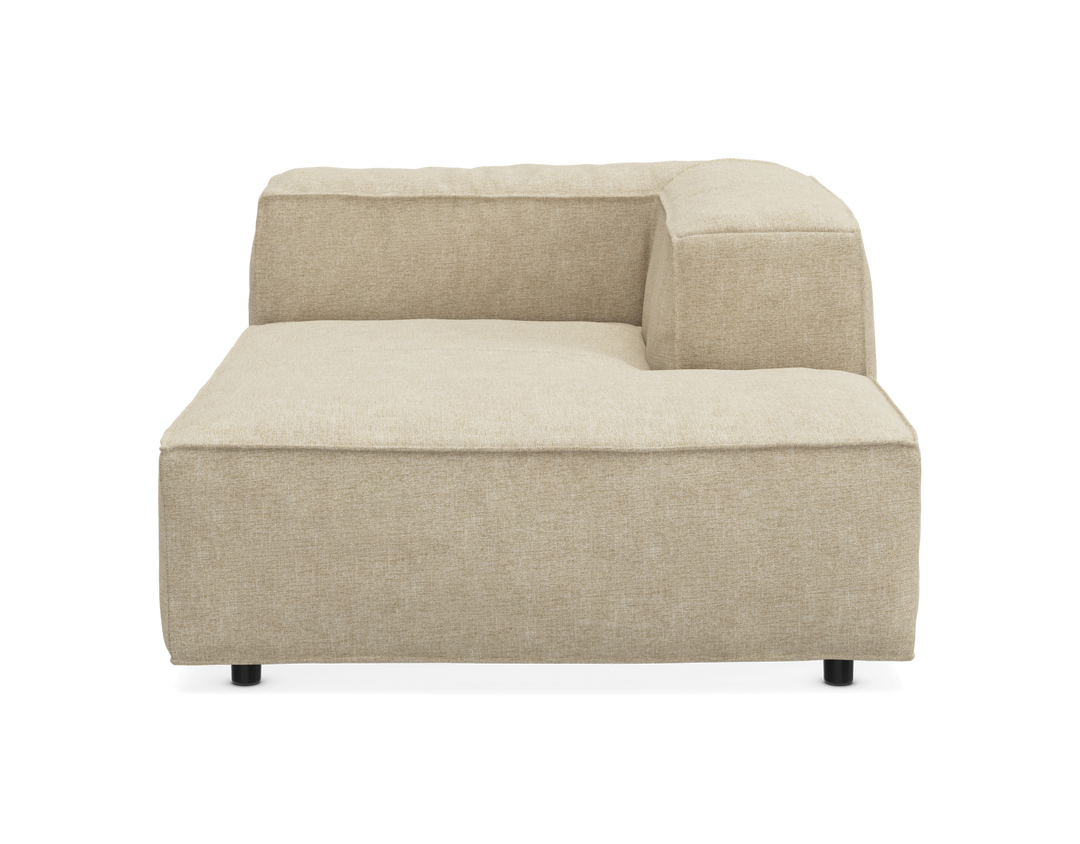 Beige modulsofa med højrehjørne, set forfra på hvid baggrund.
