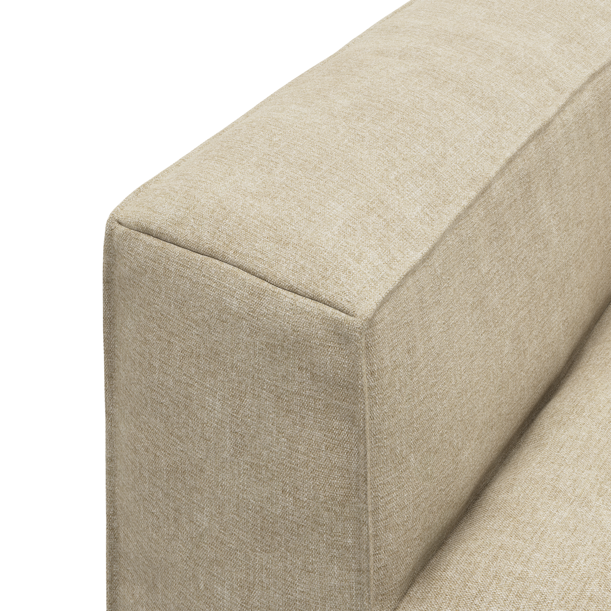 Nærbillede af beige sofa-armlæn i stof i studiemiljø.
