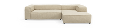 Beige modulsofa med højre chaiselong, fritlagt på hvid baggrund.