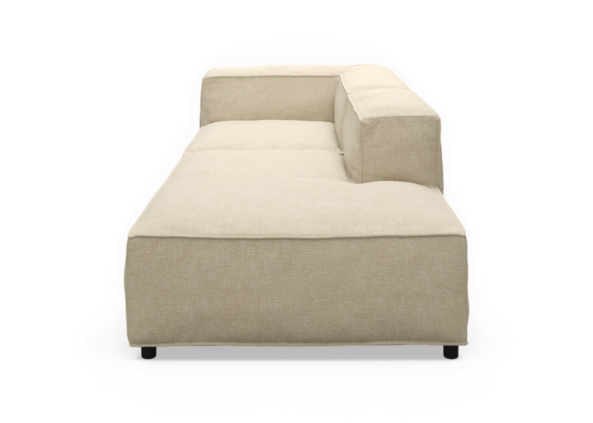 Beige modulsofa med højre chaiselong, set forfra, frilagt mod hvid baggrund.