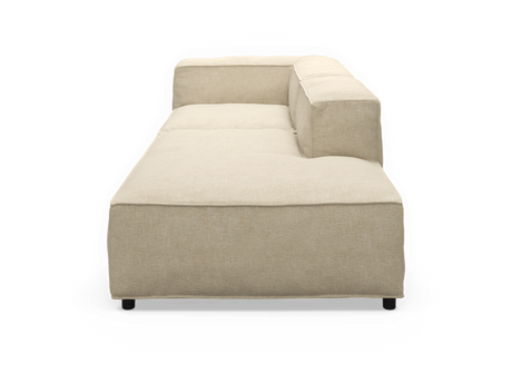 Beige modulsofa med højre chaiselong, set forfra, frilagt mod hvid baggrund.