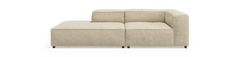 Beige modulsofa med venstre chaiselong, frontvisning mod sort baggrund.