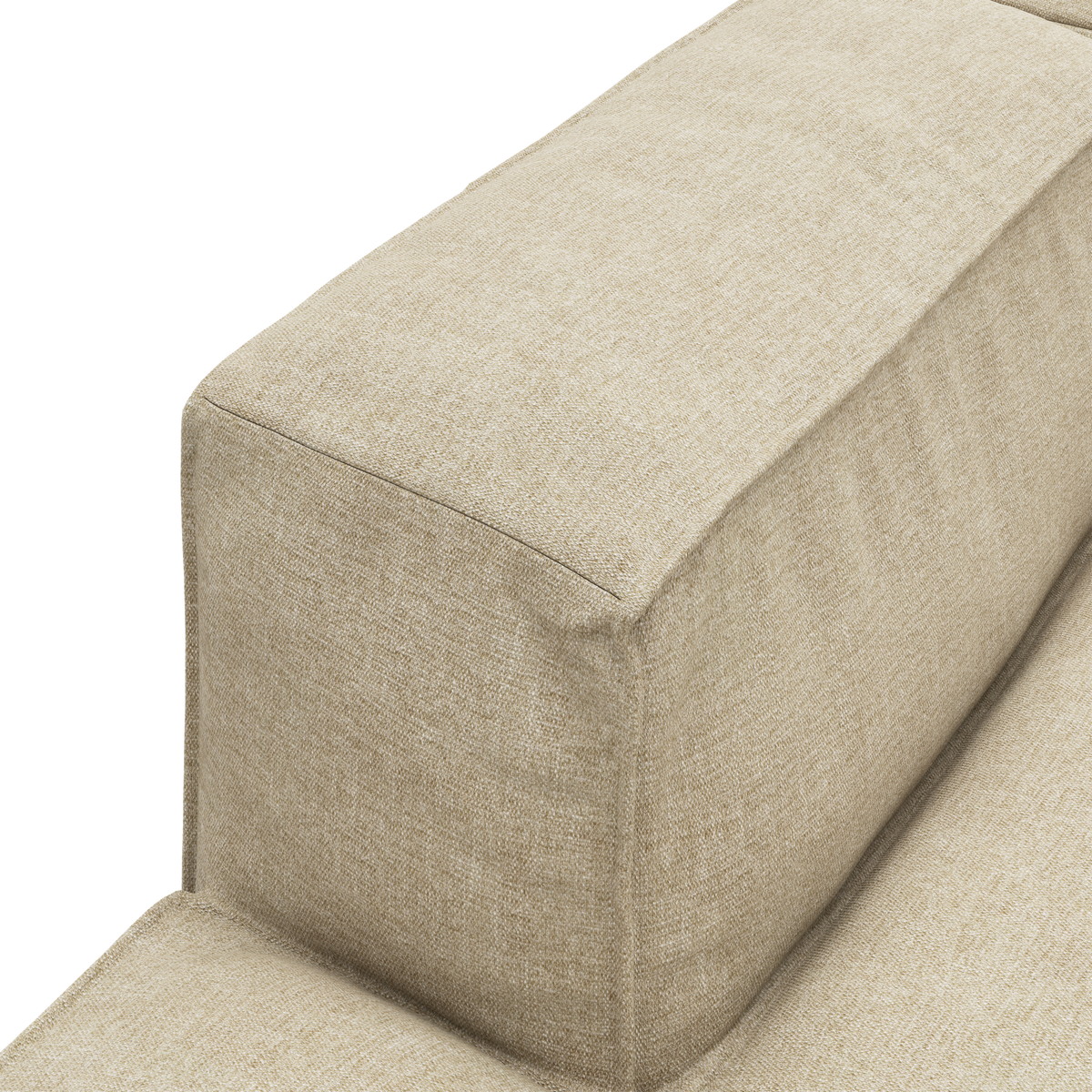 Nærbillede af beige stofsofas ryg/armlæn med bokset, lige form.