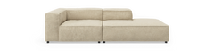 Beige modulsofa med venstrehjørne og chaiselong, frilagt på sort baggrund.
